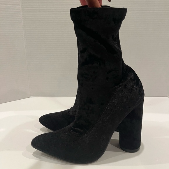 Cape Robbin Shoes - Cape Robbin crushed velvet chunky ankle boot black ladies 6